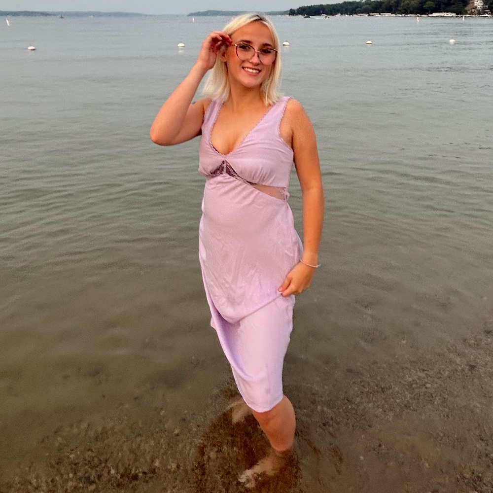 LAVENDER LACE DRESS - Picture 3 of 6